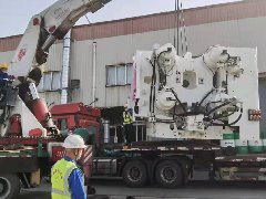 上海大型注塑機設備卸車吊裝搬運